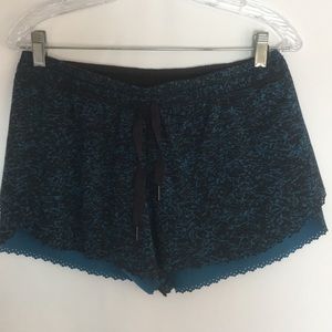 Lululemon hit it shorts size 6 blue iced wave